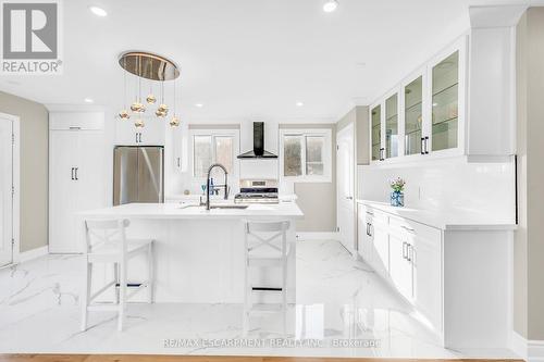 165 Bellingham Drive S, Hamilton, ON - Indoor Photo Showing Kitchen