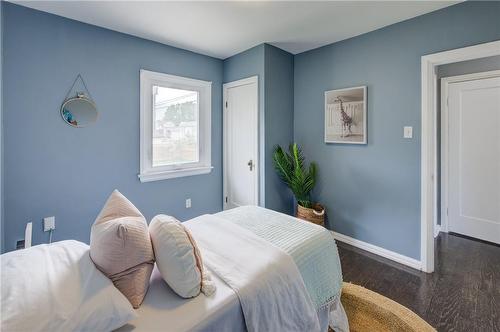 125 East 23Rd Street, Hamilton, ON - Indoor Photo Showing Bedroom