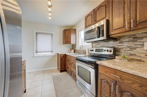 125 East 23Rd Street, Hamilton, ON - Indoor Photo Showing Kitchen