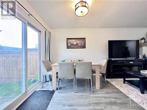 40 Stable Way, Ottawa, ON - Indoor Photo Showing Dining Room