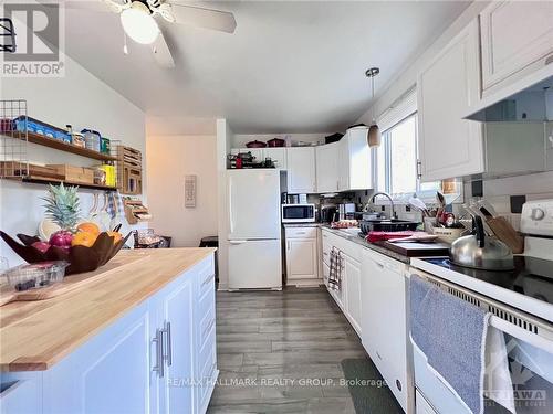 40 Stable Way, Ottawa, ON - Indoor Photo Showing Kitchen