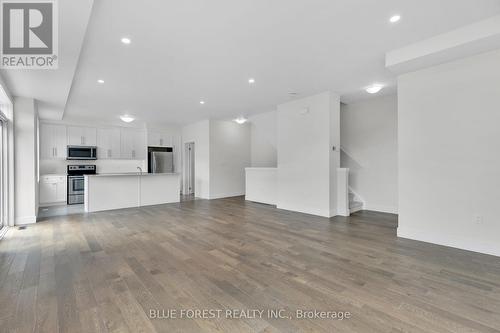 126 - 1960 Dalmagarry Road, London, ON - Indoor Photo Showing Kitchen