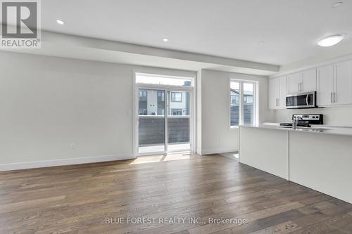 126 - 1960 Dalmagarry Road, London, ON - Indoor Photo Showing Kitchen