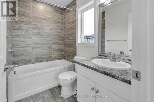 126 - 1960 Dalmagarry Road, London, ON - Indoor Photo Showing Bathroom