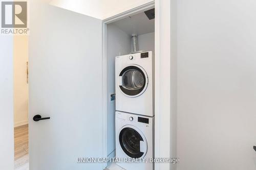 301 - 108 Peter Street, Toronto (Waterfront Communities), ON - Indoor Photo Showing Laundry Room