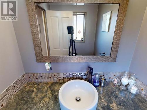 3756 Manitoba Ave, Powell River, BC - Indoor Photo Showing Bathroom