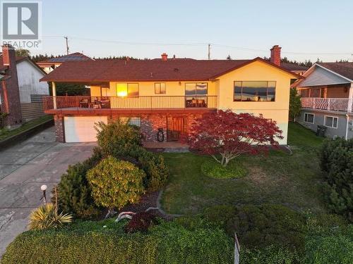 3756 Manitoba Ave, Powell River, BC - Outdoor With Deck Patio Veranda