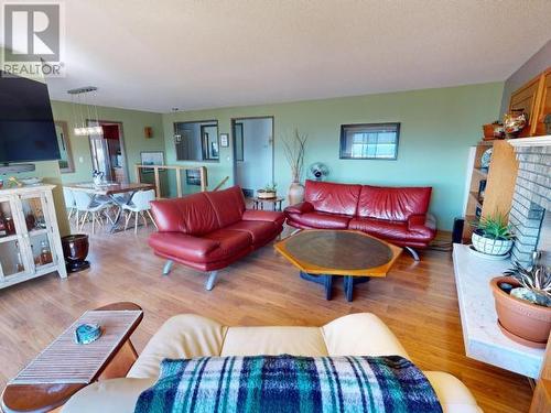 3756 Manitoba Ave, Powell River, BC - Indoor Photo Showing Living Room