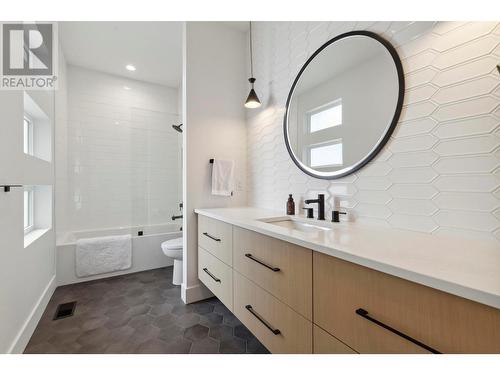 15874 Kobayashi Court, Lake Country, BC - Indoor Photo Showing Bathroom