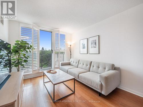 907 - 260 Merton Street, Toronto (Mount Pleasant West), ON - Indoor Photo Showing Living Room