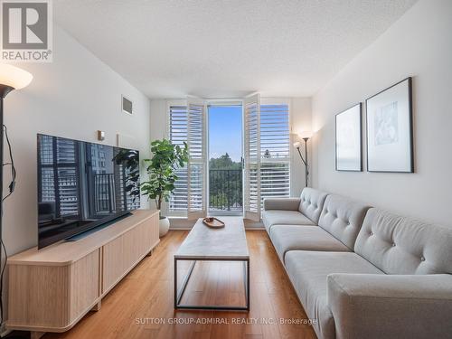 907 - 260 Merton Street, Toronto (Mount Pleasant West), ON - Indoor Photo Showing Living Room