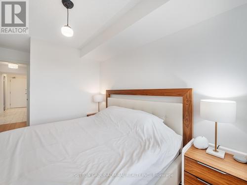 907 - 260 Merton Street, Toronto (Mount Pleasant West), ON - Indoor Photo Showing Bedroom