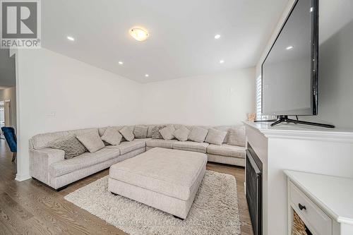 5 Toulouse Street, Whitby, ON - Indoor Photo Showing Living Room