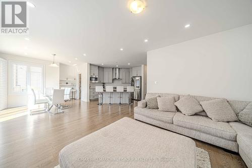 5 Toulouse Street, Whitby, ON - Indoor Photo Showing Living Room