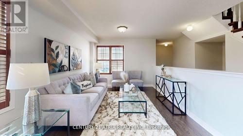 5 Pinecliff Avenue, Markham (Cornell), ON - Indoor Photo Showing Living Room