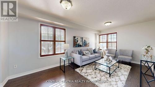 5 Pinecliff Avenue, Markham (Cornell), ON - Indoor Photo Showing Living Room