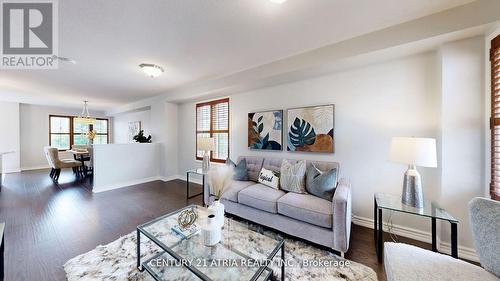 5 Pinecliff Avenue, Markham (Cornell), ON - Indoor Photo Showing Living Room