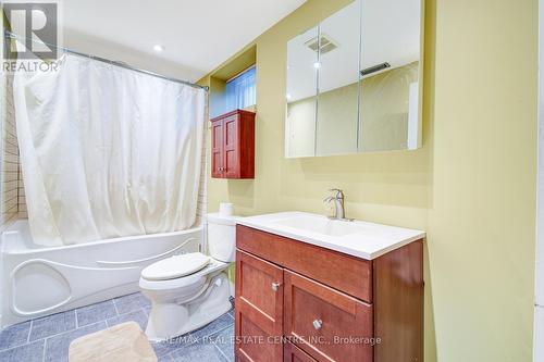 2518 Stillmeadow Road, Mississauga, ON - Indoor Photo Showing Bathroom