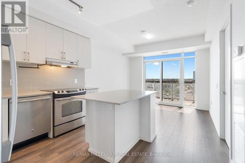 609 - 2560 Eglinton Avenue W, Mississauga, ON - Indoor Photo Showing Kitchen With Upgraded Kitchen