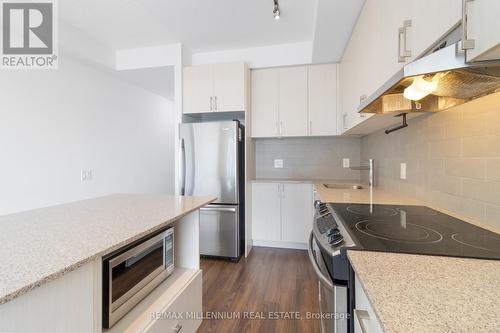 609 - 2560 Eglinton Avenue W, Mississauga (Erin Mills), ON - Indoor Photo Showing Kitchen With Upgraded Kitchen