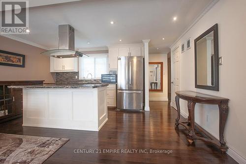 516 Woodward Avenue, Milton (Dorset Park), ON - Indoor Photo Showing Kitchen With Upgraded Kitchen