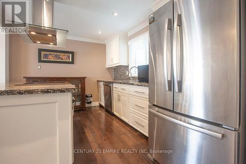 516 Woodward Avenue, Milton (Dorset Park), ON - Indoor Photo Showing Kitchen