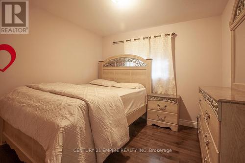 516 Woodward Avenue, Milton (Dorset Park), ON - Indoor Photo Showing Bedroom