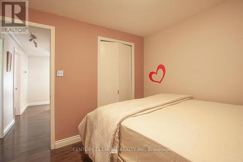 516 Woodward Avenue, Milton (Dorset Park), ON - Indoor Photo Showing Bedroom