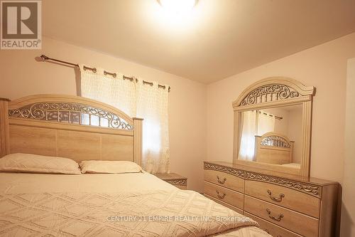 516 Woodward Avenue, Milton (Dorset Park), ON - Indoor Photo Showing Bedroom