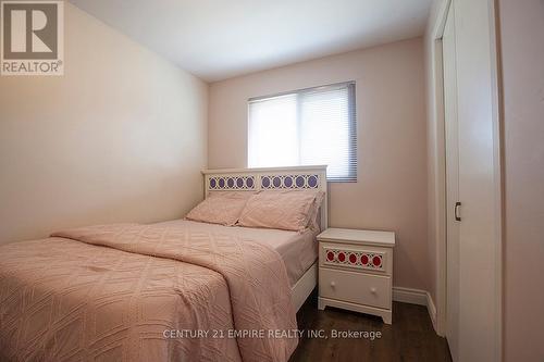 516 Woodward Avenue, Milton (Dorset Park), ON - Indoor Photo Showing Bedroom