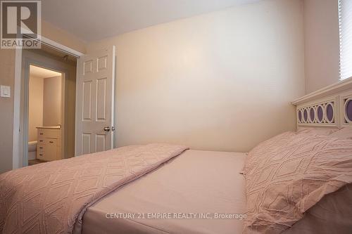 516 Woodward Avenue, Milton (Dorset Park), ON - Indoor Photo Showing Bedroom