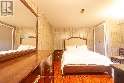 516 Woodward Avenue, Milton (Dorset Park), ON - Indoor Photo Showing Bedroom