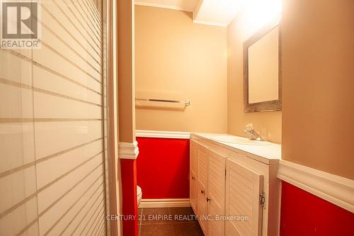 516 Woodward Avenue, Milton (Dorset Park), ON - Indoor Photo Showing Bathroom