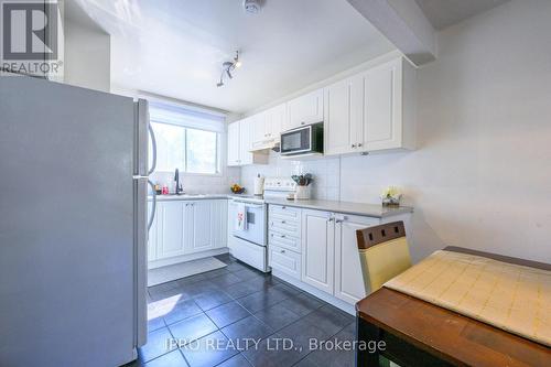 7 - 120 Quigley Road, Hamilton (Vincent), ON - Indoor Photo Showing Kitchen