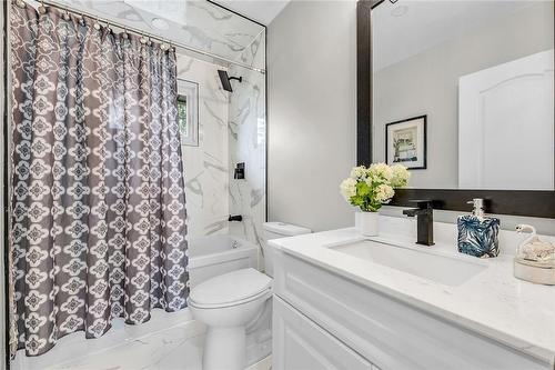 66 Howe Avenue, Hamilton, ON - Indoor Photo Showing Bathroom