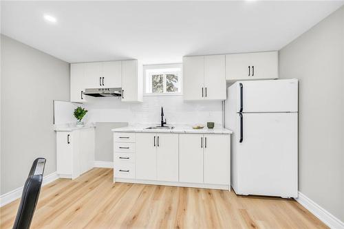 66 Howe Avenue, Hamilton, ON - Indoor Photo Showing Kitchen