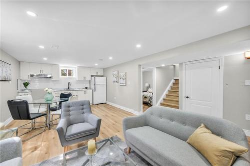 66 Howe Avenue, Hamilton, ON - Indoor Photo Showing Living Room