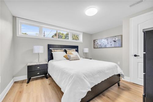 66 Howe Avenue, Hamilton, ON - Indoor Photo Showing Bedroom