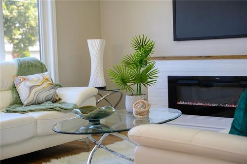 66 Howe Avenue, Hamilton, ON - Indoor Photo Showing Bedroom