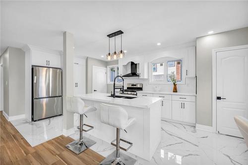 66 Howe Avenue, Hamilton, ON - Indoor Photo Showing Kitchen