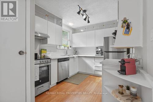 27 David Avenue, Hamilton (Hill Park), ON - Indoor Photo Showing Kitchen With Upgraded Kitchen