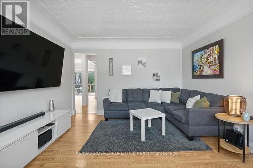 27 David Avenue, Hamilton (Hill Park), ON - Indoor Photo Showing Living Room