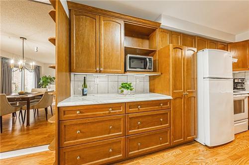 4194 Longmoor Drive|Unit #8, Burlington, ON - Indoor Photo Showing Kitchen