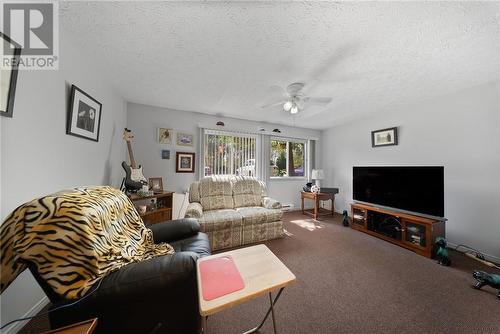 5747 Highway 69 North, Hanmer, ON - Indoor Photo Showing Living Room