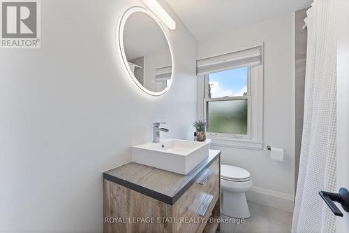 57 West 4Th Street, Hamilton (Southam), ON - Indoor Photo Showing Bathroom