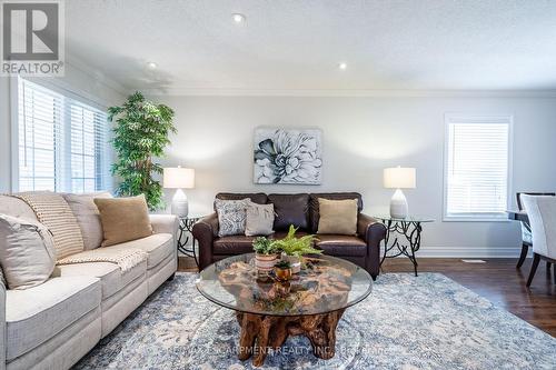 5740 Stibbard Road, Mississauga (Central Erin Mills), ON - Indoor Photo Showing Living Room