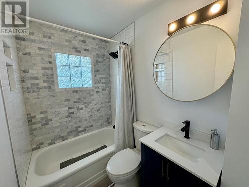 601 97A Avenue, Dawson Creek, BC - Indoor Photo Showing Bathroom