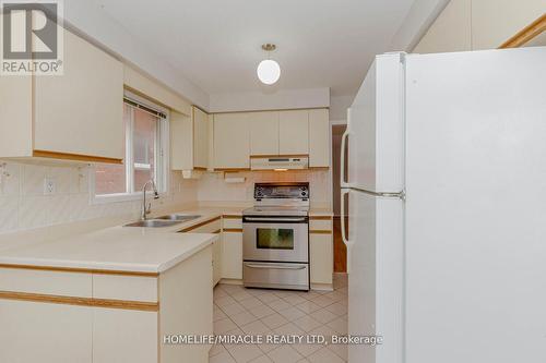 37 Candy Crescent, Brampton (Credit Valley), ON - Indoor Photo Showing Kitchen With Double Sink