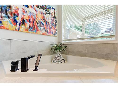 465 Okaview Road, Kelowna, BC - Indoor Photo Showing Bathroom