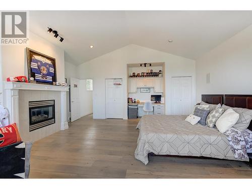 465 Okaview Road, Kelowna, BC - Indoor Photo Showing Bedroom With Fireplace